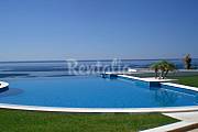 Luxury villa with breathtaking pool over the ocean Algarve-Faro