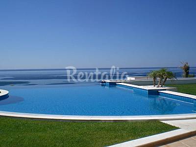 Luxury villa with breathtaking pool over the ocean Algarve-Faro