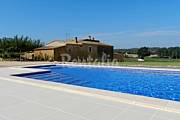 Masia en alquiler con piscina en Ullastret Girona