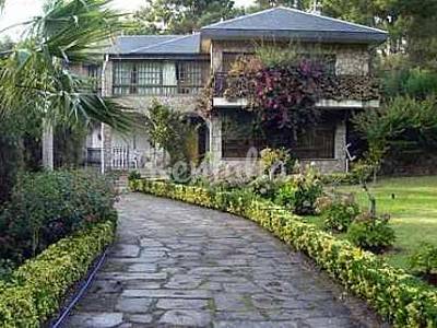 Gran Casa entre Pinos, Laureles, Eucaliptos y Mar Pontevedra