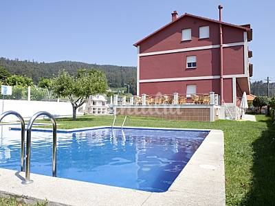 Piscina, jardín y barbacoa. A 800 m. de la playa. Pontevedra