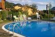 En exclusiva residencia con piscina climatizada Bergamo
