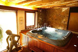 Casa rústica con piscina y jacuzzi interior