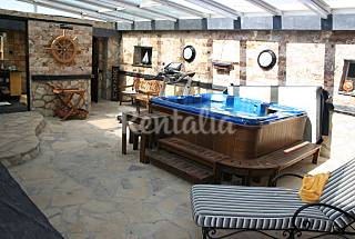 Villa para 2-14 pers. con piscina y gran jac...