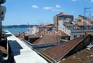 Blue House & Bica Top House, R. Elevador da ...