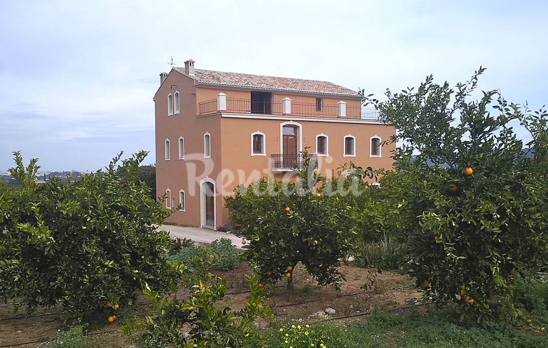 Casa con piscina entre naranjos y pinares Valencia
