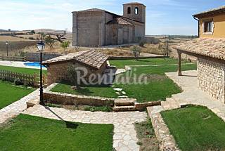 Conjunto de 7 casas rurales con piscina.