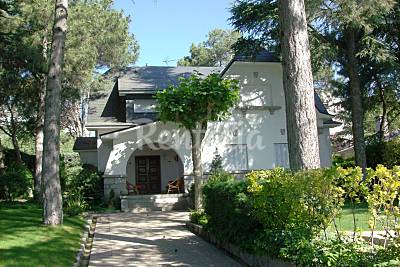 Villa en alquiler con jardín privado y piscina Madrid