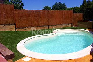 Casa con piscina, jardín, Jacuzzi y chimenea