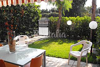 Casa a mare con piscina e parco in residence