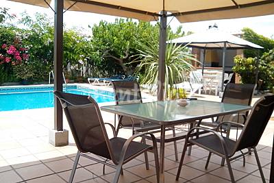 Villa Tropical (piscina, playa, esquí y golf). Granada