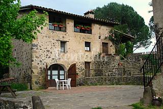 Masia con 4 alojamientos. Jardín con piscina