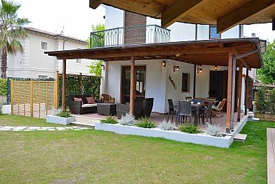 Villa a 600m dal mare con Jacuzzi in giardino Lucca